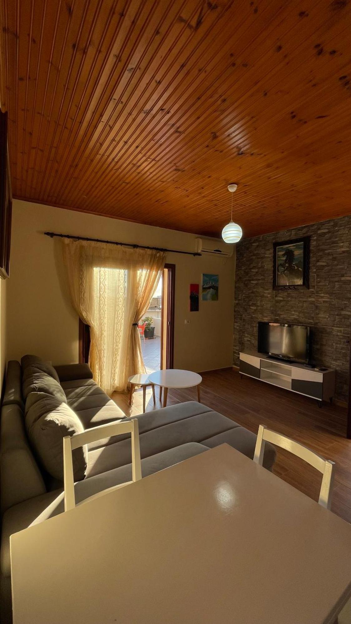 July Seaview Apartments Sarandë Buitenkant foto