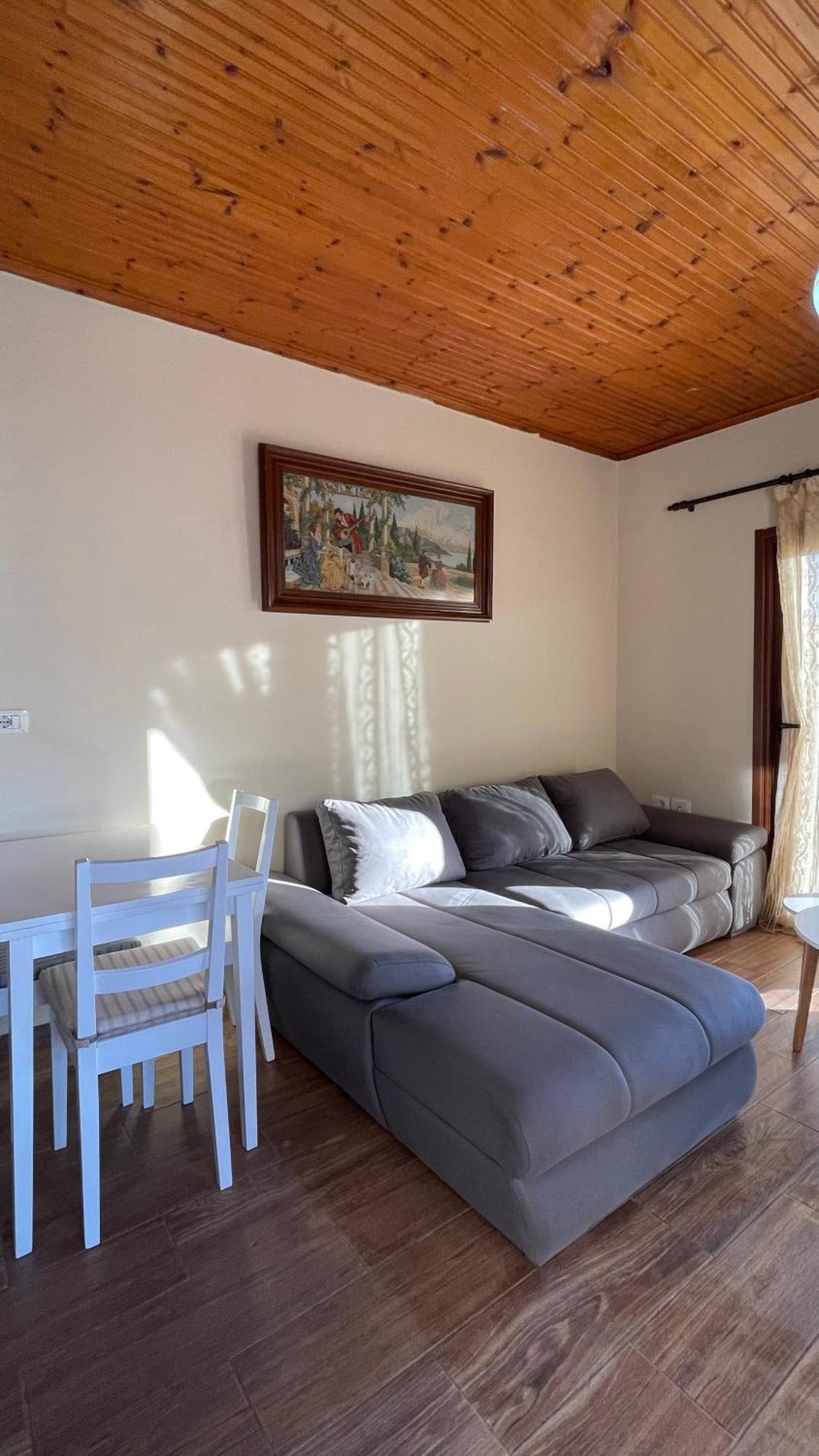 July Seaview Apartments Sarandë Buitenkant foto