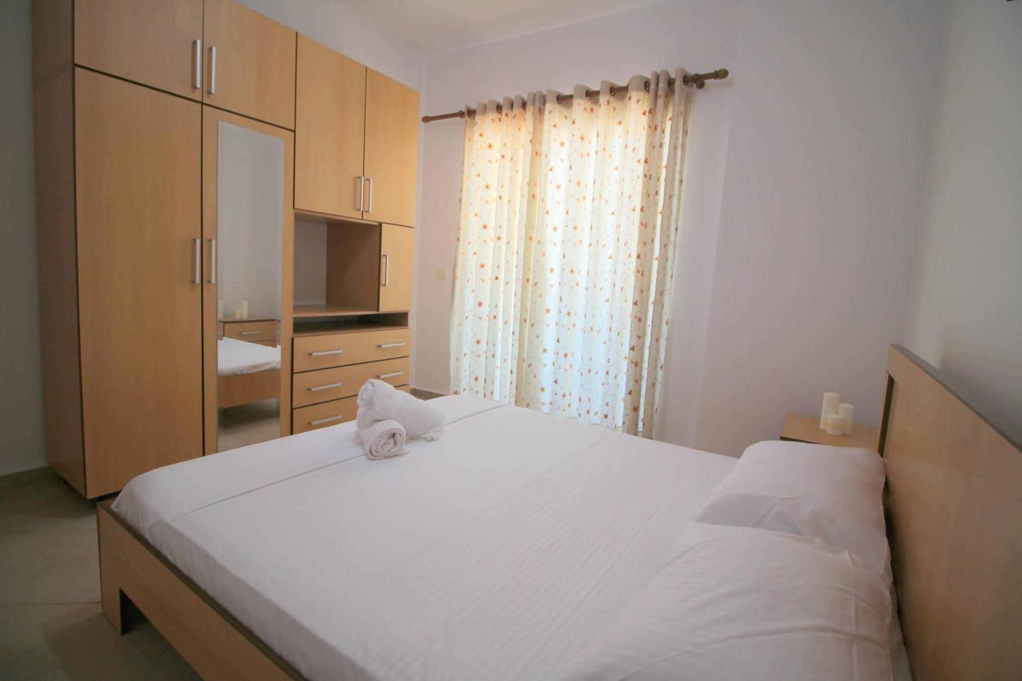 July Seaview Apartments Sarandë Buitenkant foto