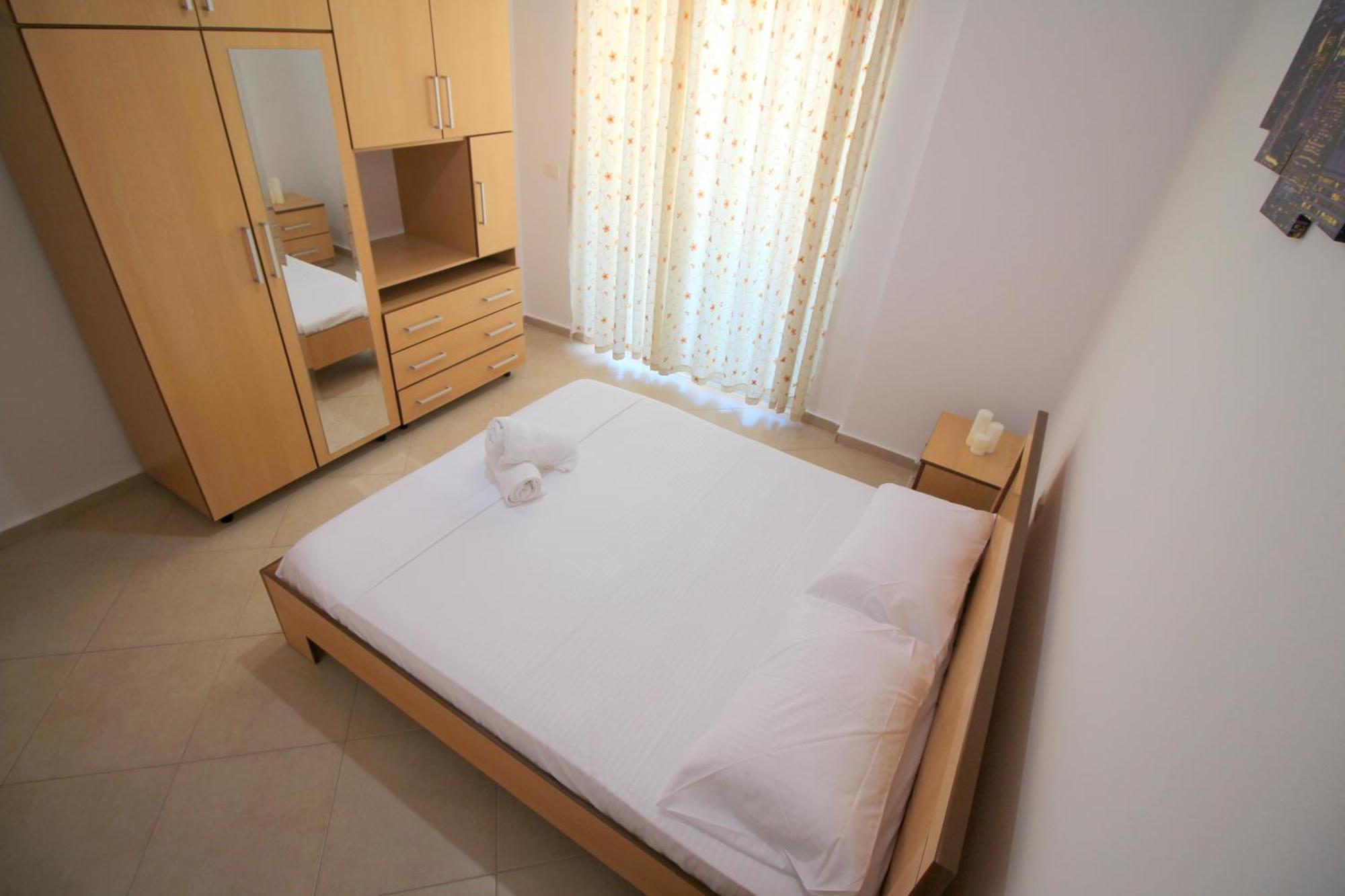 July Seaview Apartments Sarandë Buitenkant foto