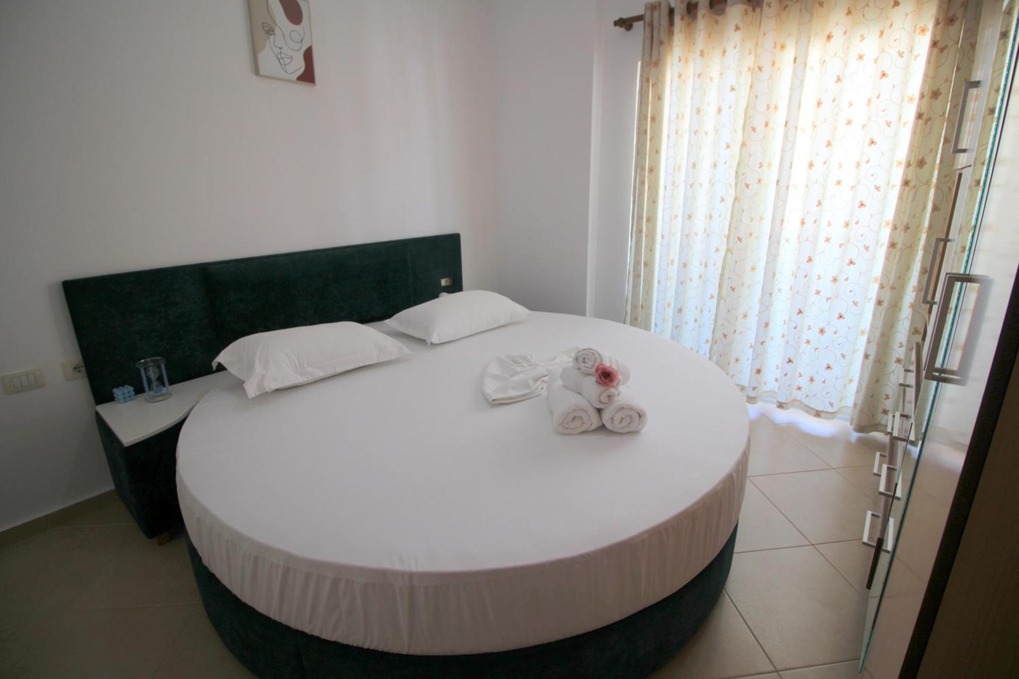 July Seaview Apartments Sarandë Buitenkant foto