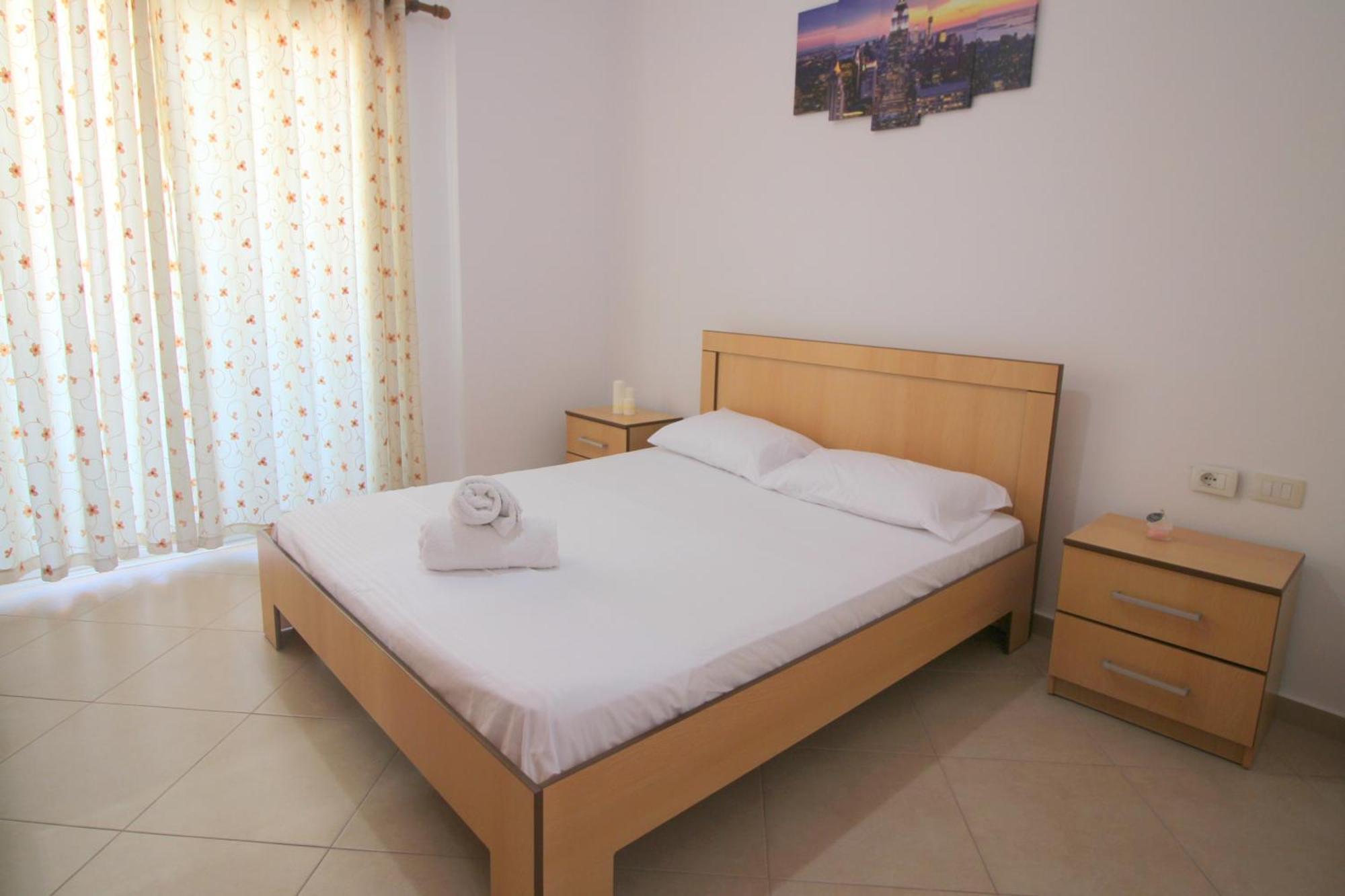 July Seaview Apartments Sarandë Buitenkant foto