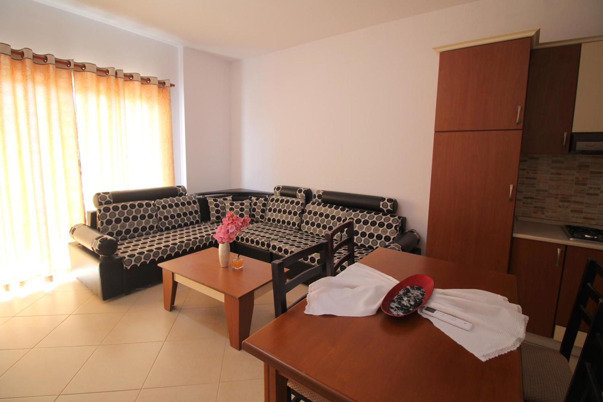 July Seaview Apartments Sarandë Buitenkant foto