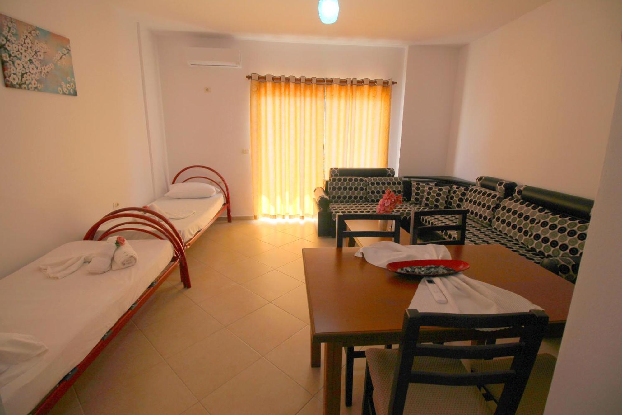 July Seaview Apartments Sarandë Buitenkant foto