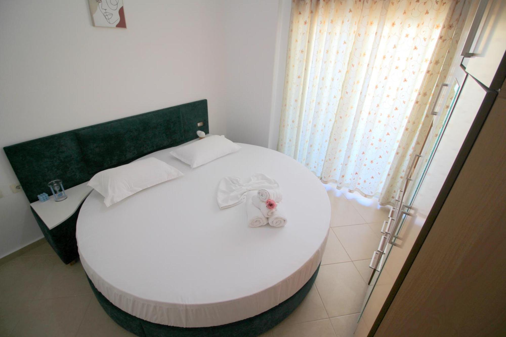 July Seaview Apartments Sarandë Buitenkant foto