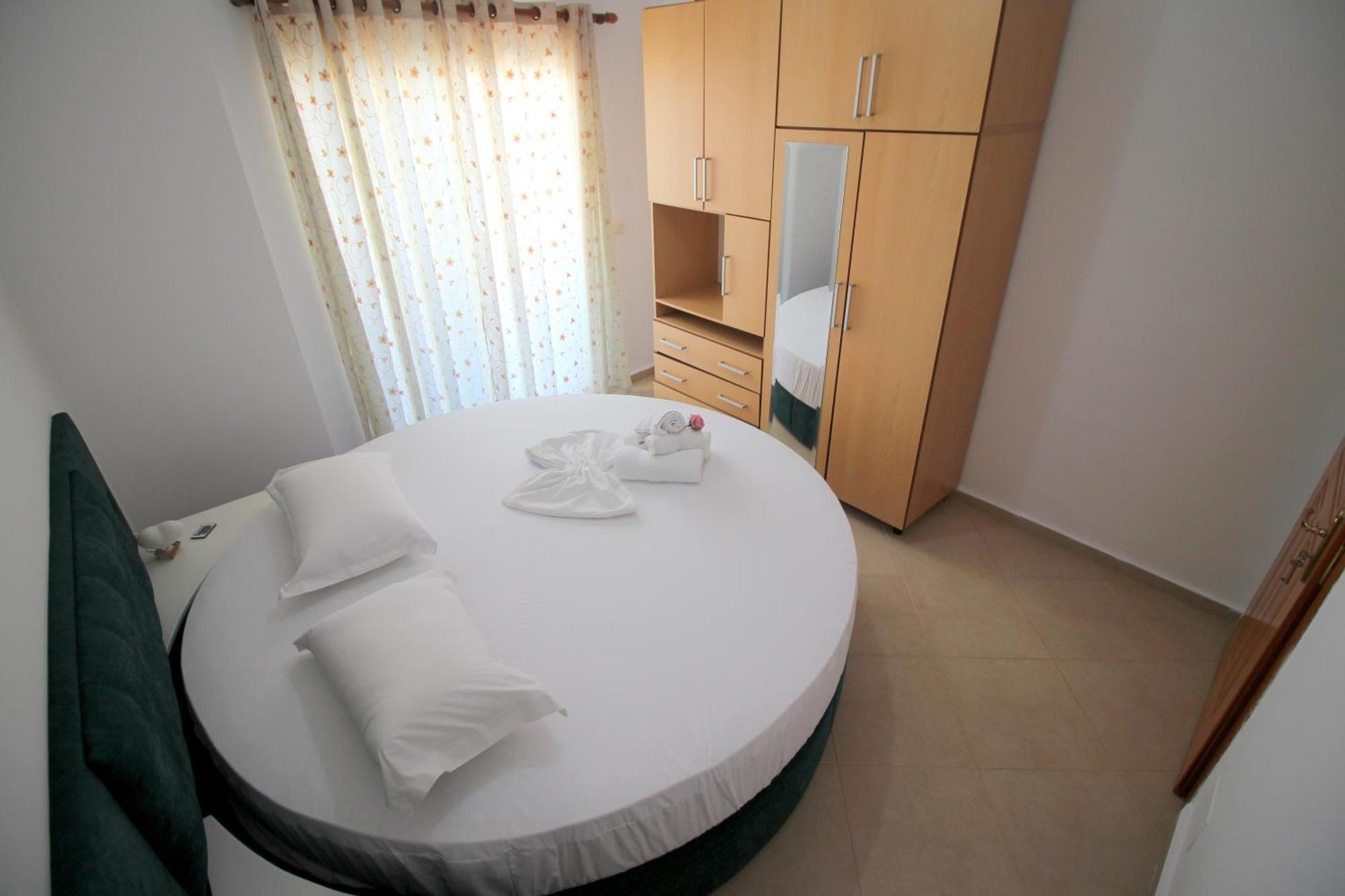 July Seaview Apartments Sarandë Buitenkant foto