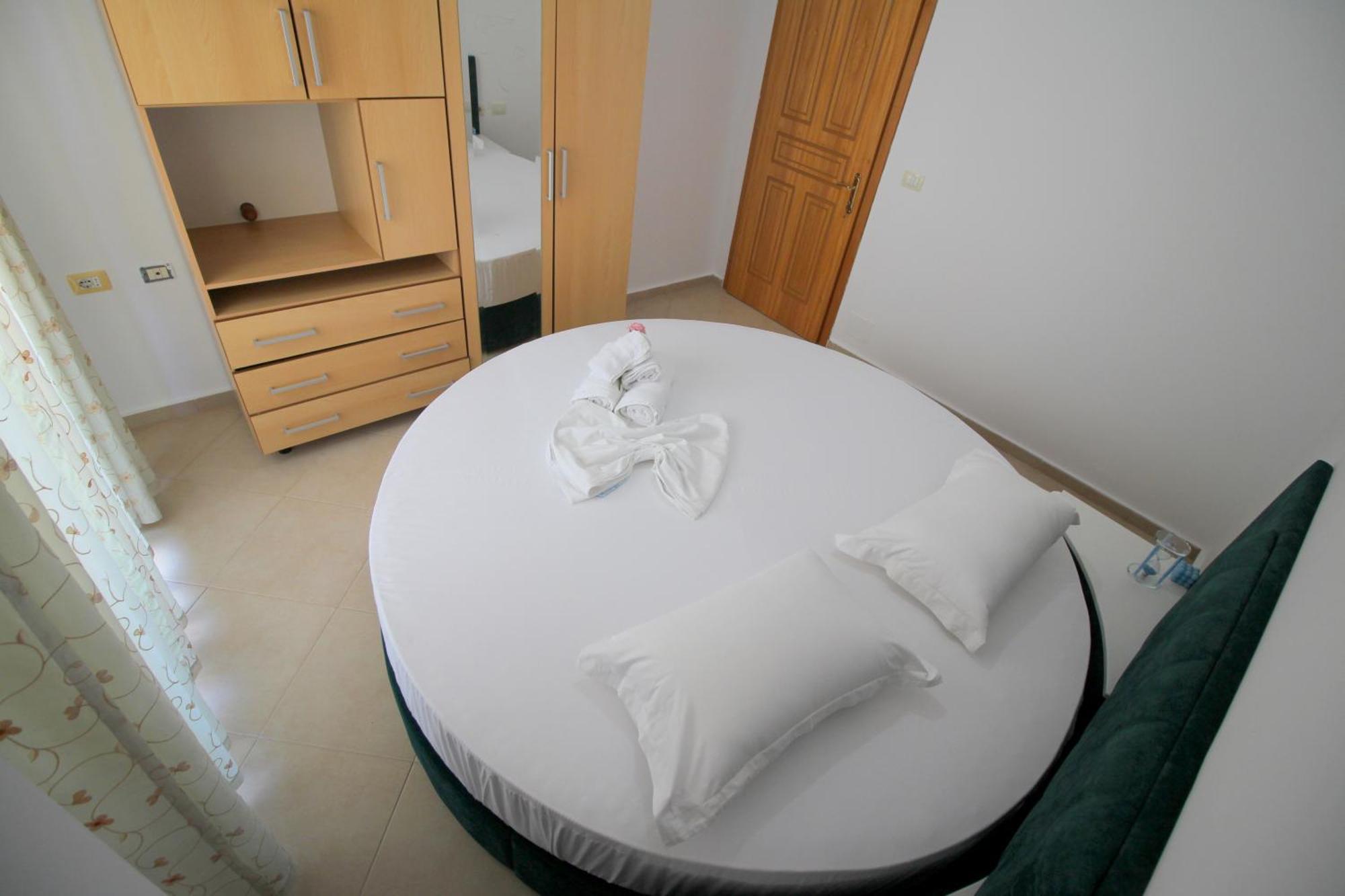 July Seaview Apartments Sarandë Buitenkant foto