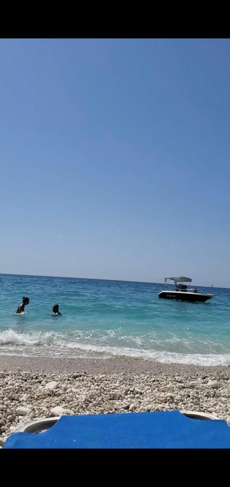 July Seaview Apartments Sarandë Buitenkant foto
